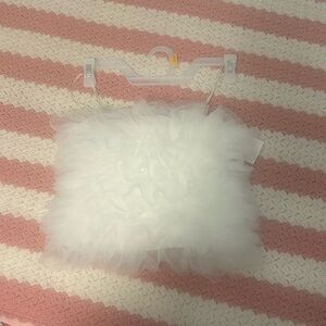Fluffy Tube top
stretch 
strapless
Great with jeans or skirt